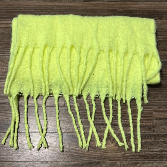 Blanket Scarf - Neon - Picture 1 of 2